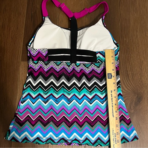 NWOT tankini top Medium Adjustable straps Colorful geo pattern - Picture 4 of 12